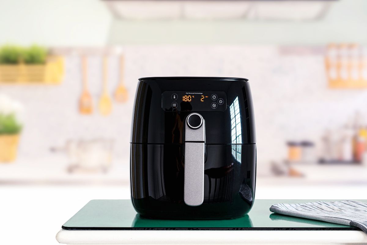 Vad är en airfryer? Så fungerar luftfritösen – och därför älskar svenskar den